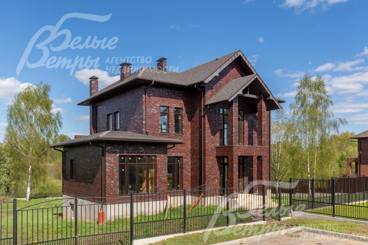 Дом площадью 495 кв.м на участке 18 соток + 7 сот прибрежная зона в поселке Новая Ильичевка