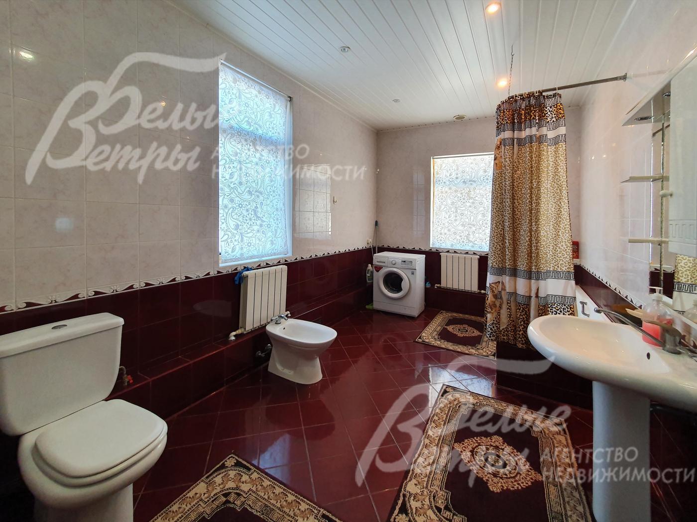 Санузел с ванной на первом этаже