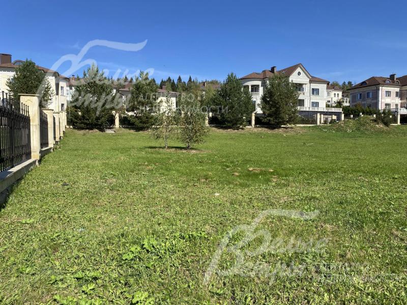 Участок 22 сотки в застроенном коттеджном поселке Идиллия