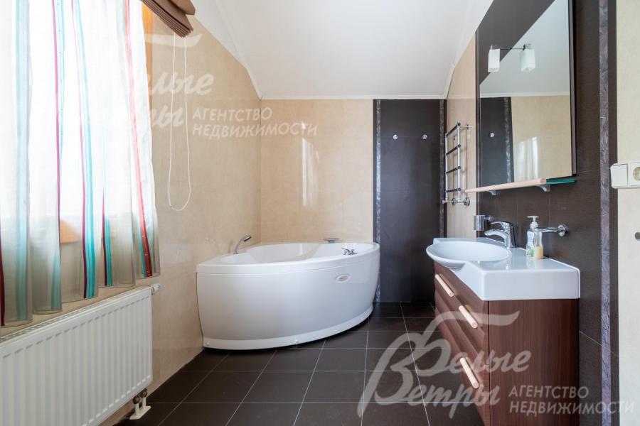 Санузел с ванной в гостевом доме