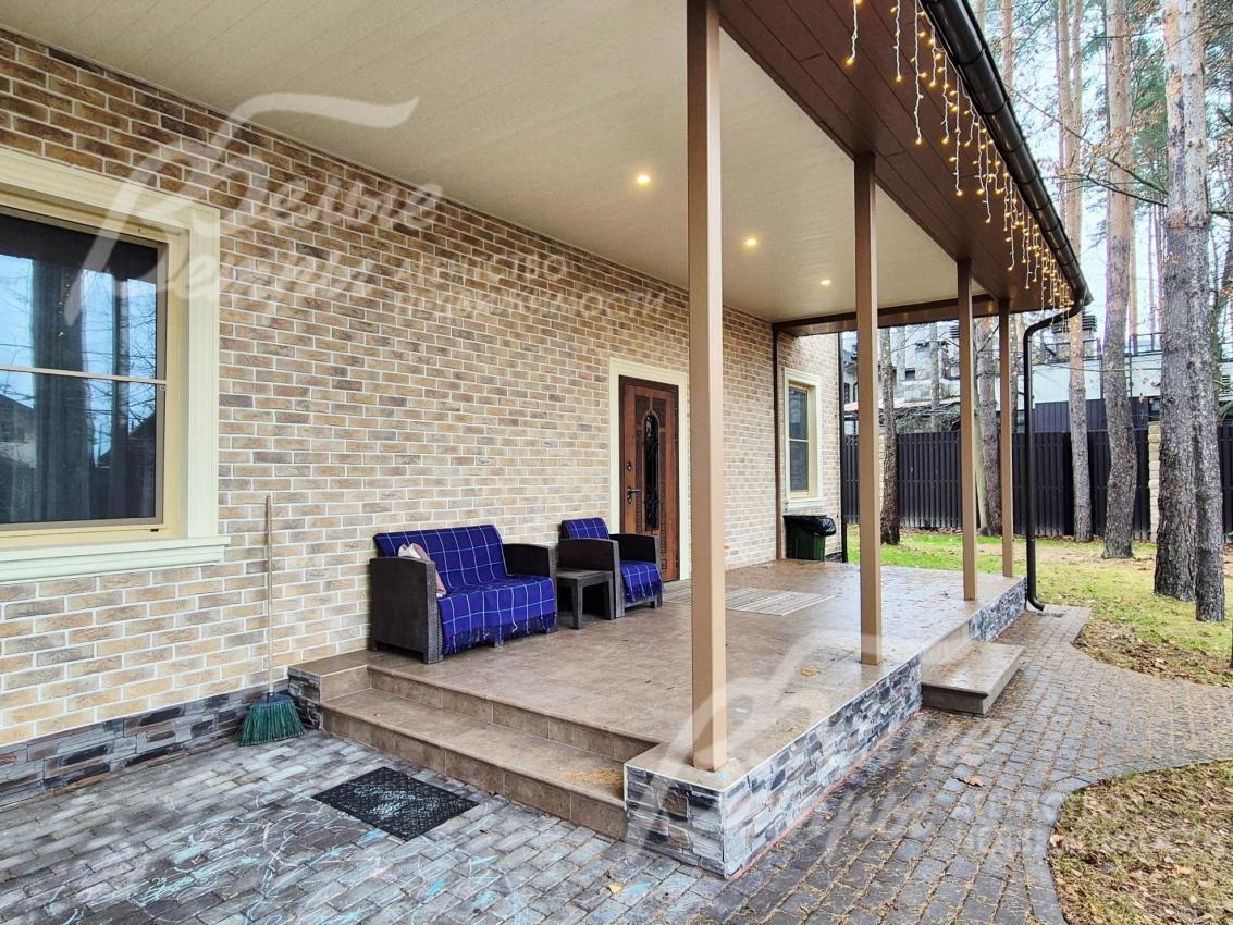 Одна из террас дома