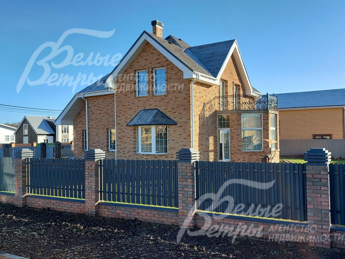 Новый дом в классическом стиле площадью 240 кв.м в коттеджном поселке Подмосковные вечера