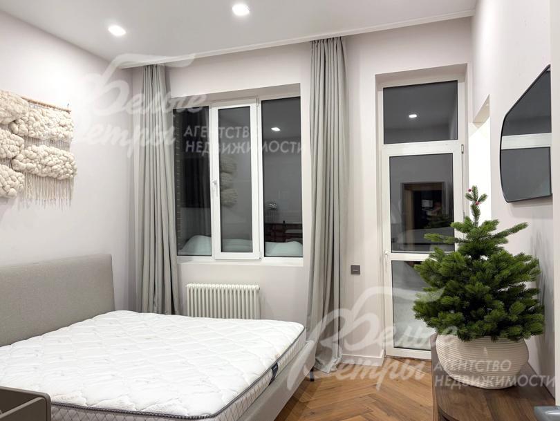 Меблированный таунхаус, построенный в современном стиле, полностью готовый к проживанию