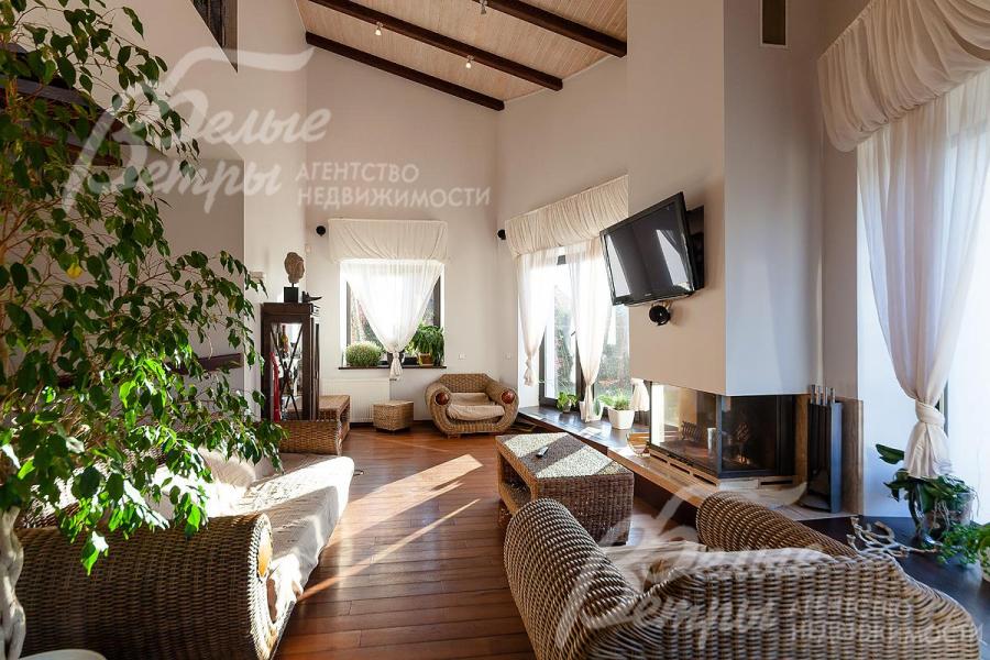 Гостиная со вторым светом