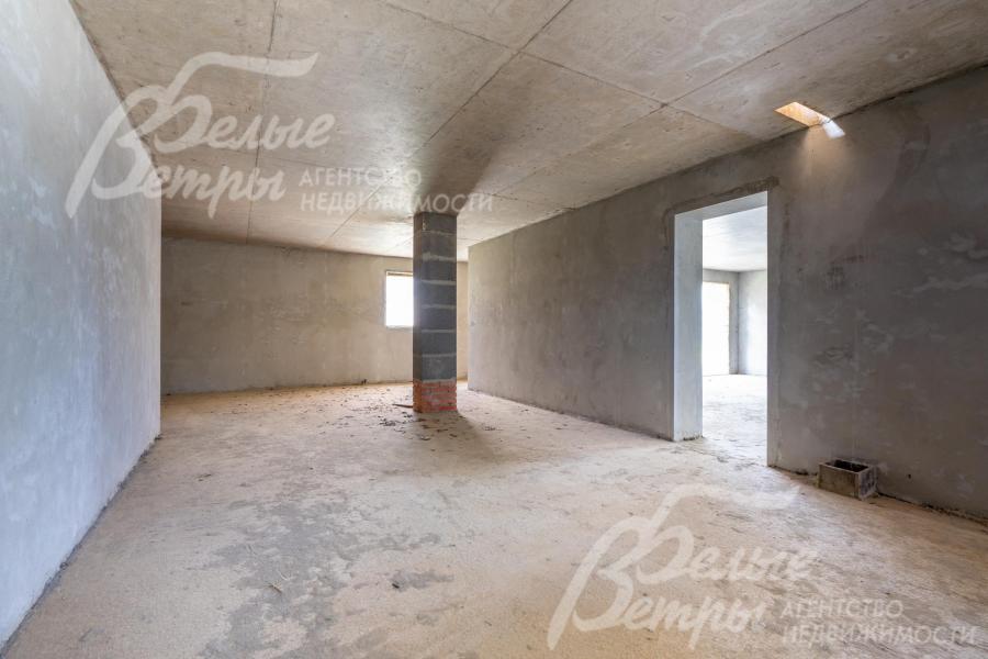 В цокольном этаже можно организовать 2 жилых помещения с собственными выходами на участок (для персонала)