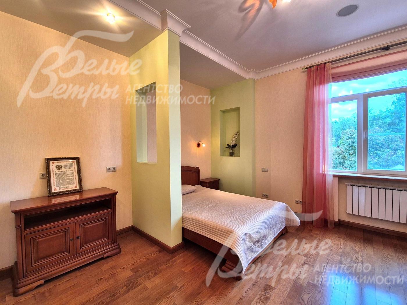 Гостевая спальня на 2-ом этаже.