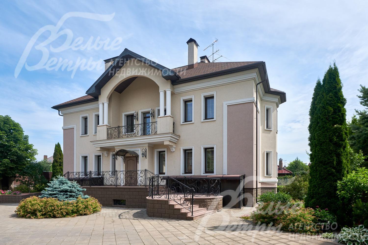 Дом из кирпича в стиле неоклассической русской усадьбы