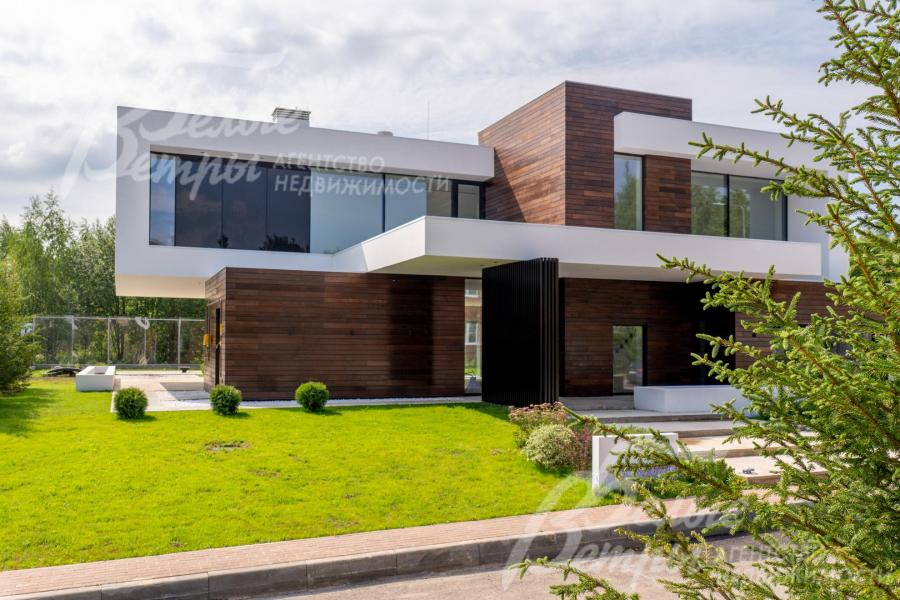 В шаговой доступности: спортплощадки для футбола и тенниса, большой парк, 2 озера, школы, детсады, магазины и рестораны, аэропорт Внуково 