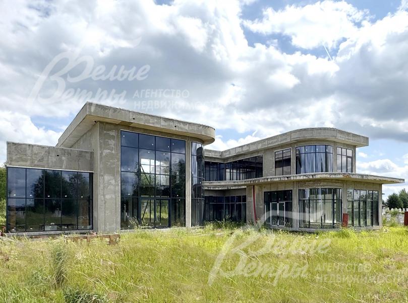 Элитный дом на первой береговой линии в современном архитектурном стиле хай-тек