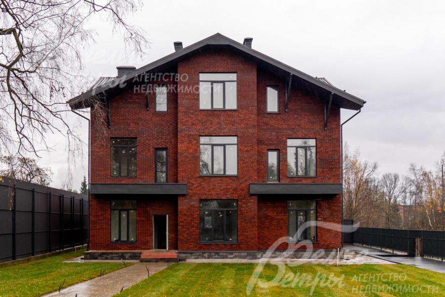 Дом облицован дорогостоящим клинкерным кирпичом "Старый город" М3