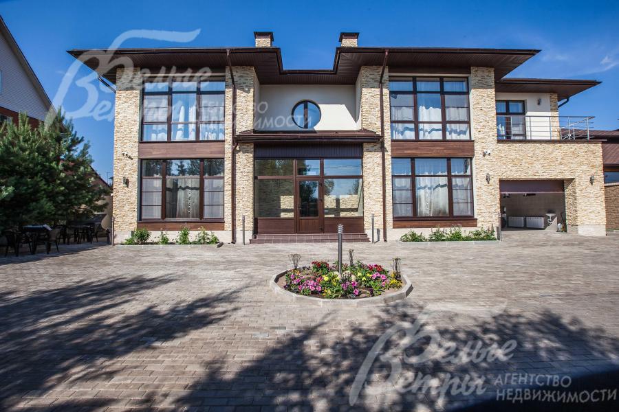 Дом с мебелью в аренду площадью 493 кв.м в обжитом коттеджном поселке Рассудово