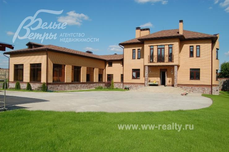 Дом 700 кв.м с бассейном в КП Ямонтово