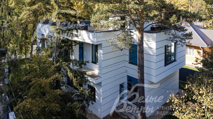 Новый дом под чистовую отделку (White box) площадью 300 кв.м в обжитом коттеджном поселке Фрунзевец