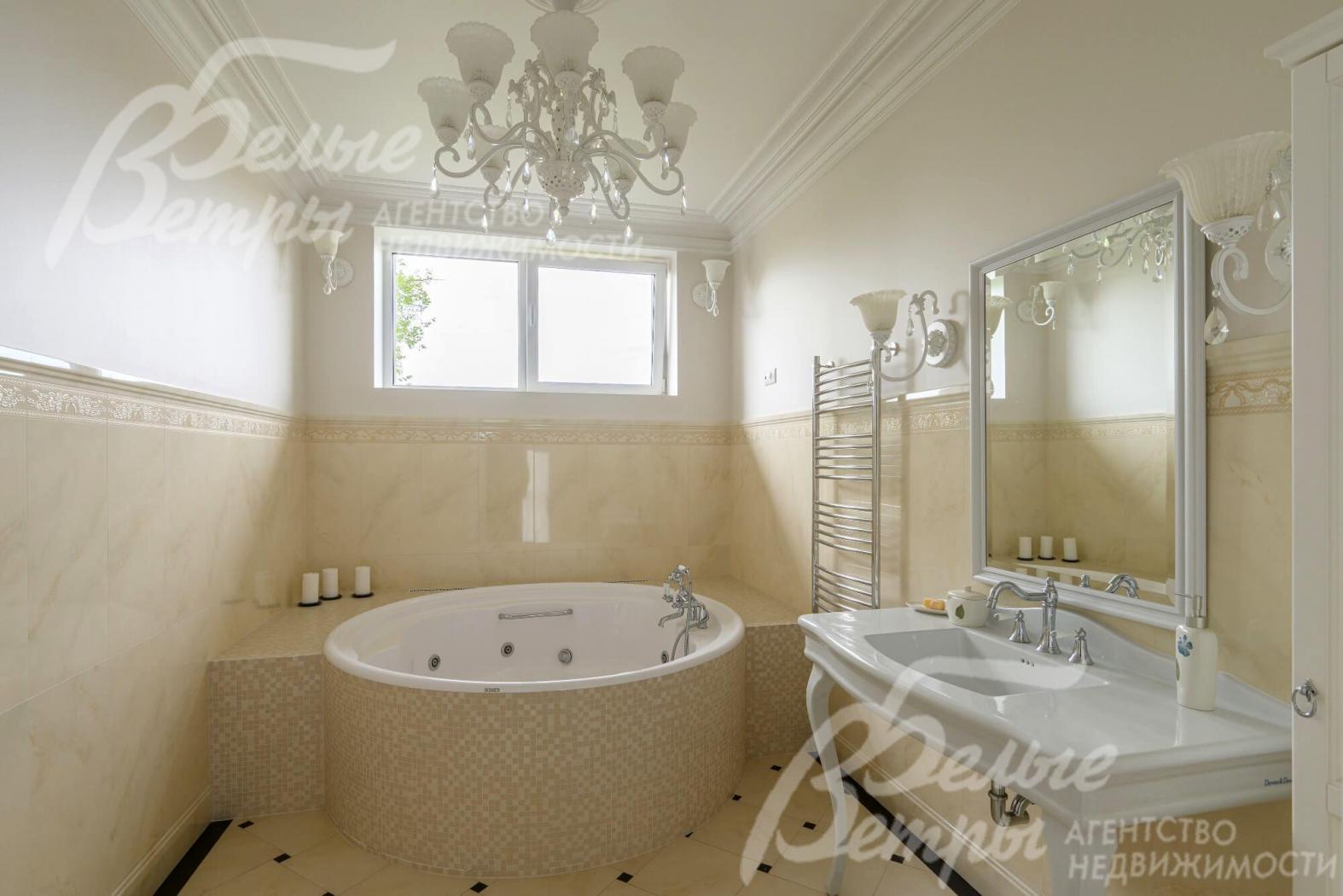 Санузел с ванной-джакузи.