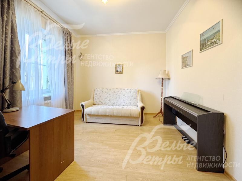 Одна из спален (может выполнять функцию кабинета)