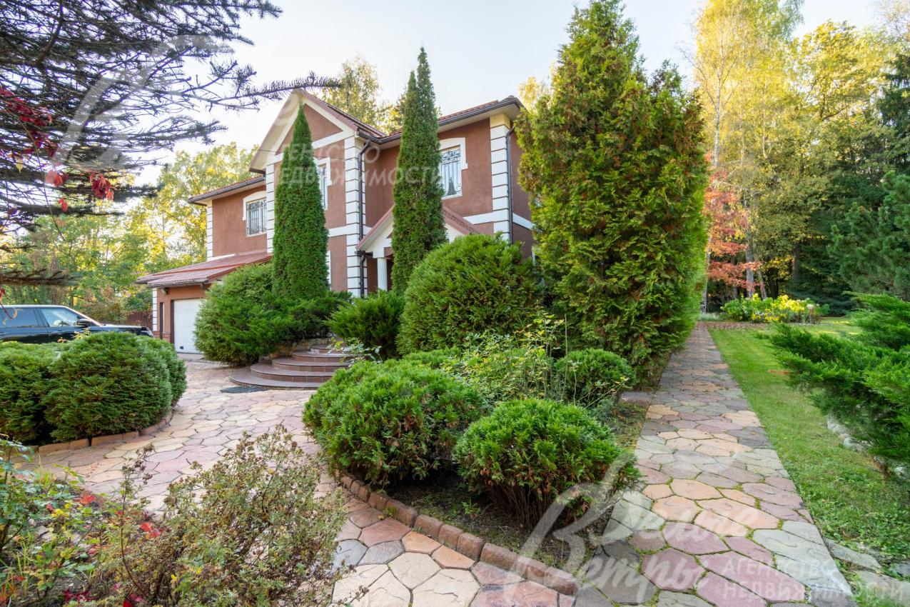 Дом в стиле современной классики с элегантными архитектурными решениями