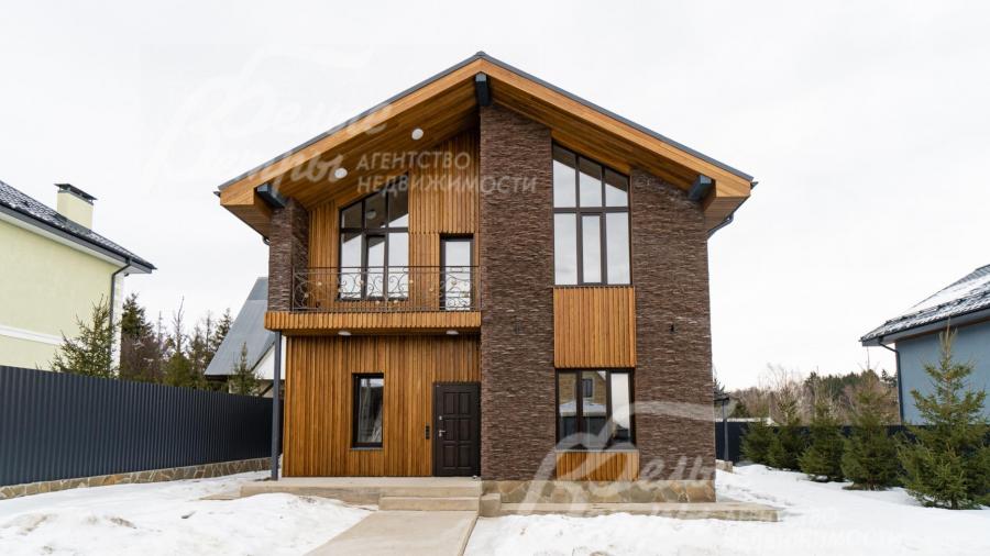 Дом в современном стиле с панорамными окнами