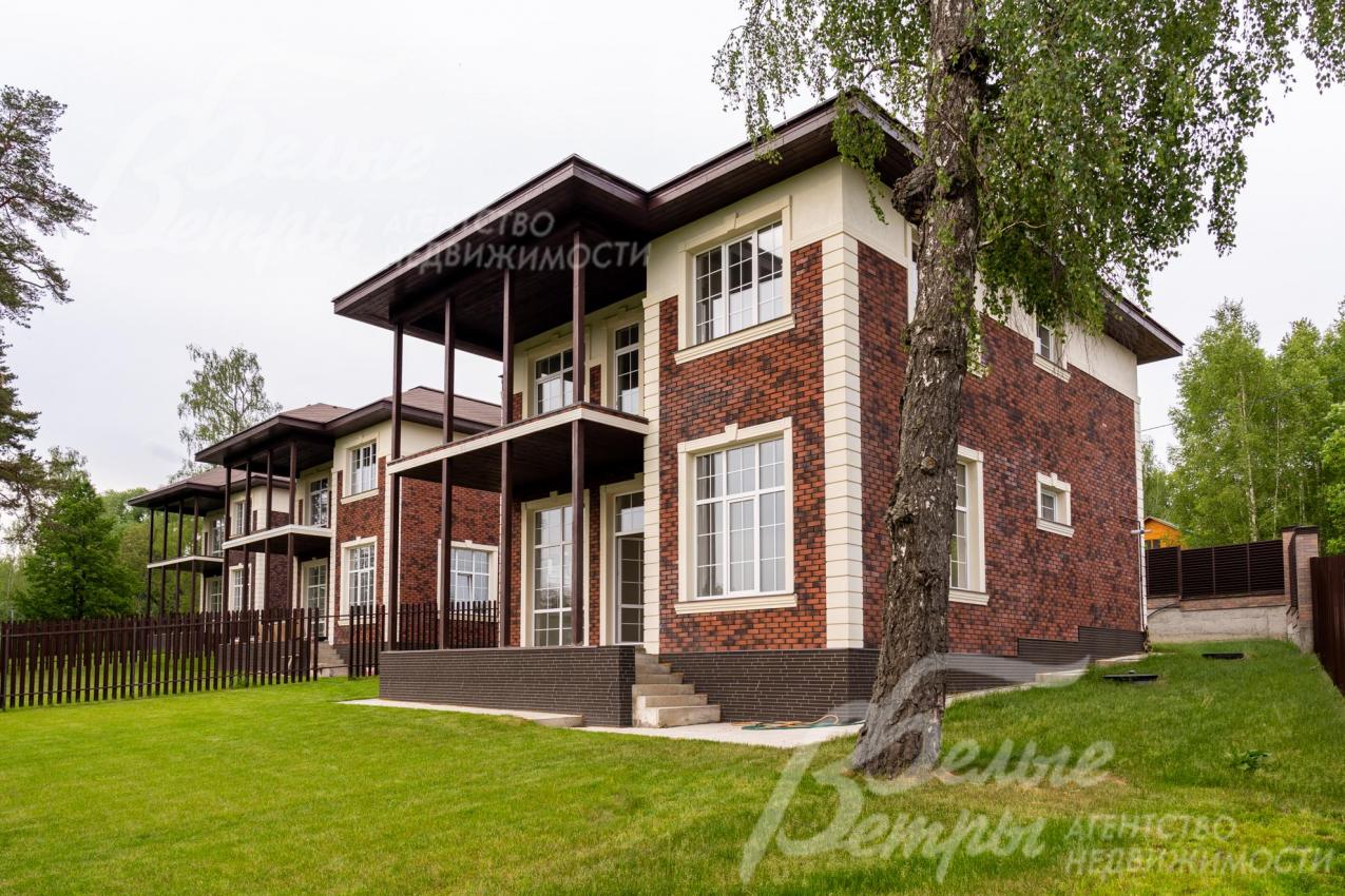 Новый дом под чистовую отделку площадью 230 кв.м в коттеджном поселке Минзаг.