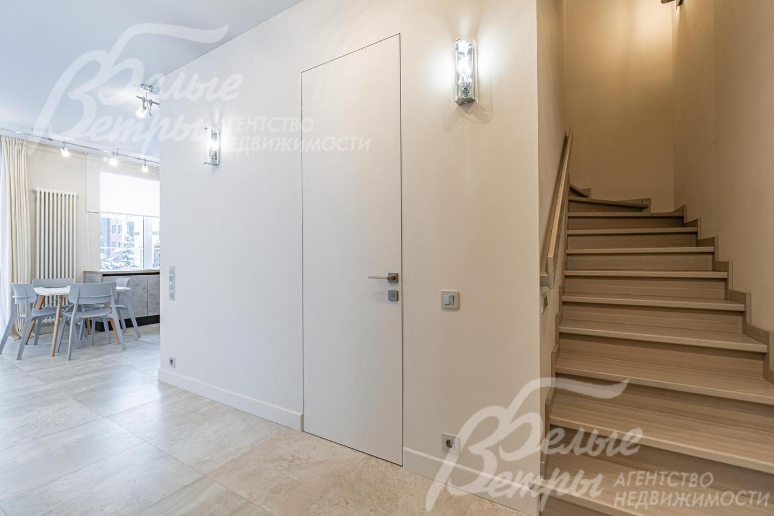 Межкомнатные двери системы Invisible - невидимки с итальянскими замками, высота 2,3 м