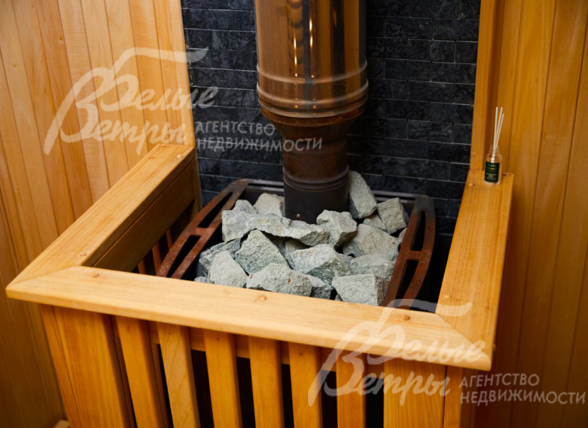 Печь в парной металлическая дровяная, наполнения - камни с гималайской солью