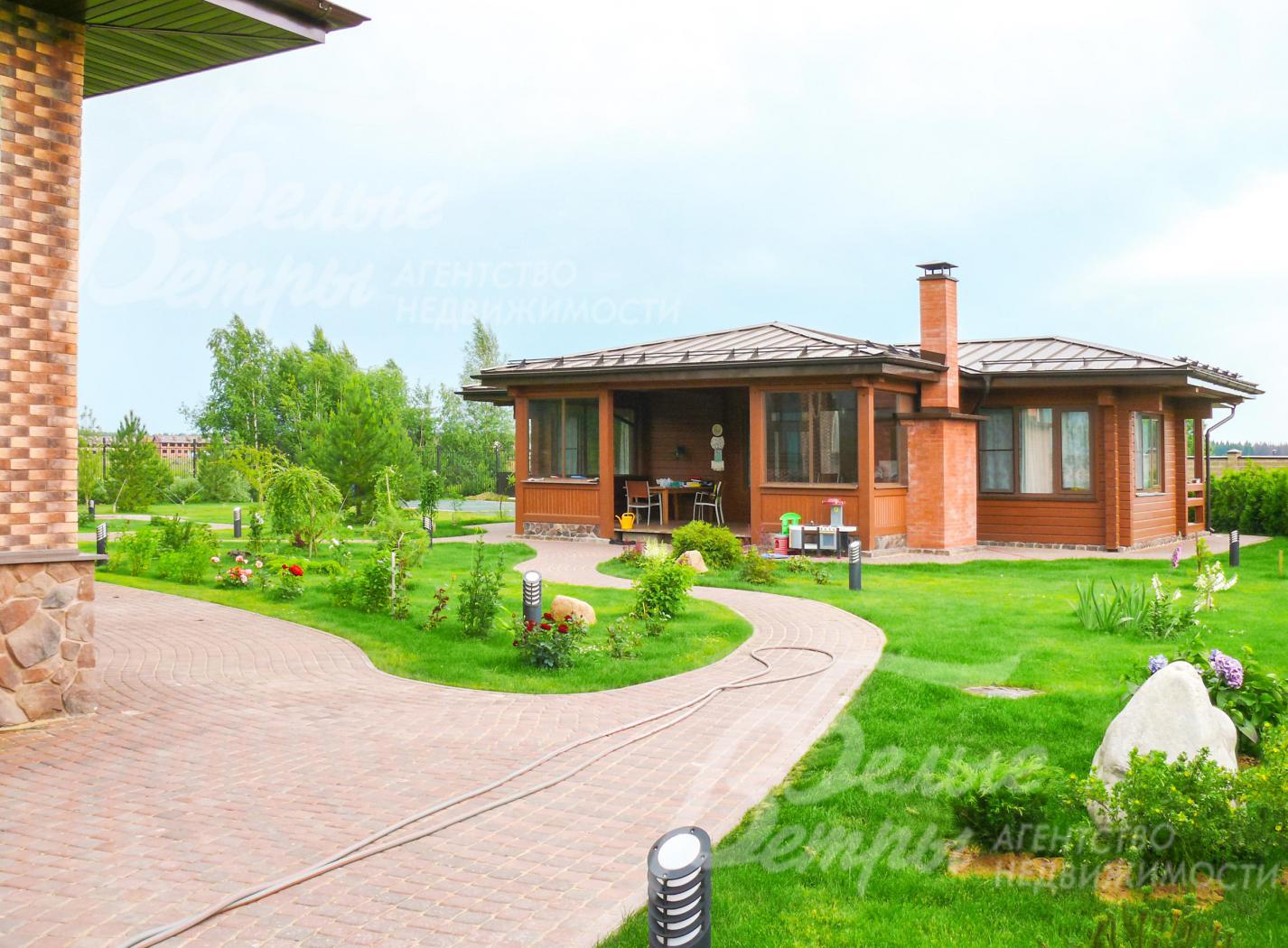 Гостевой домик одноэтажный 115 кв.м, построен из клееного бруса (толщиной 220 мм), кровля - фальцевое металлическое покрытие RUUKI.