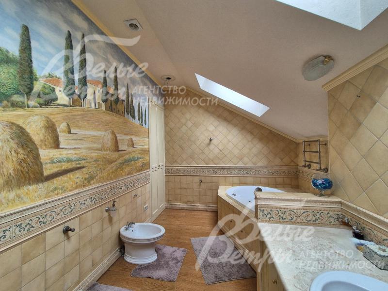 Санузел на 3-ем этаже в мастер-блоке.