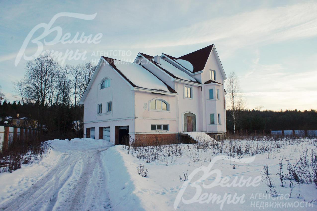 Дом 500 кв.м на 27 сотках земли. В 50 м река Пахра и лес.