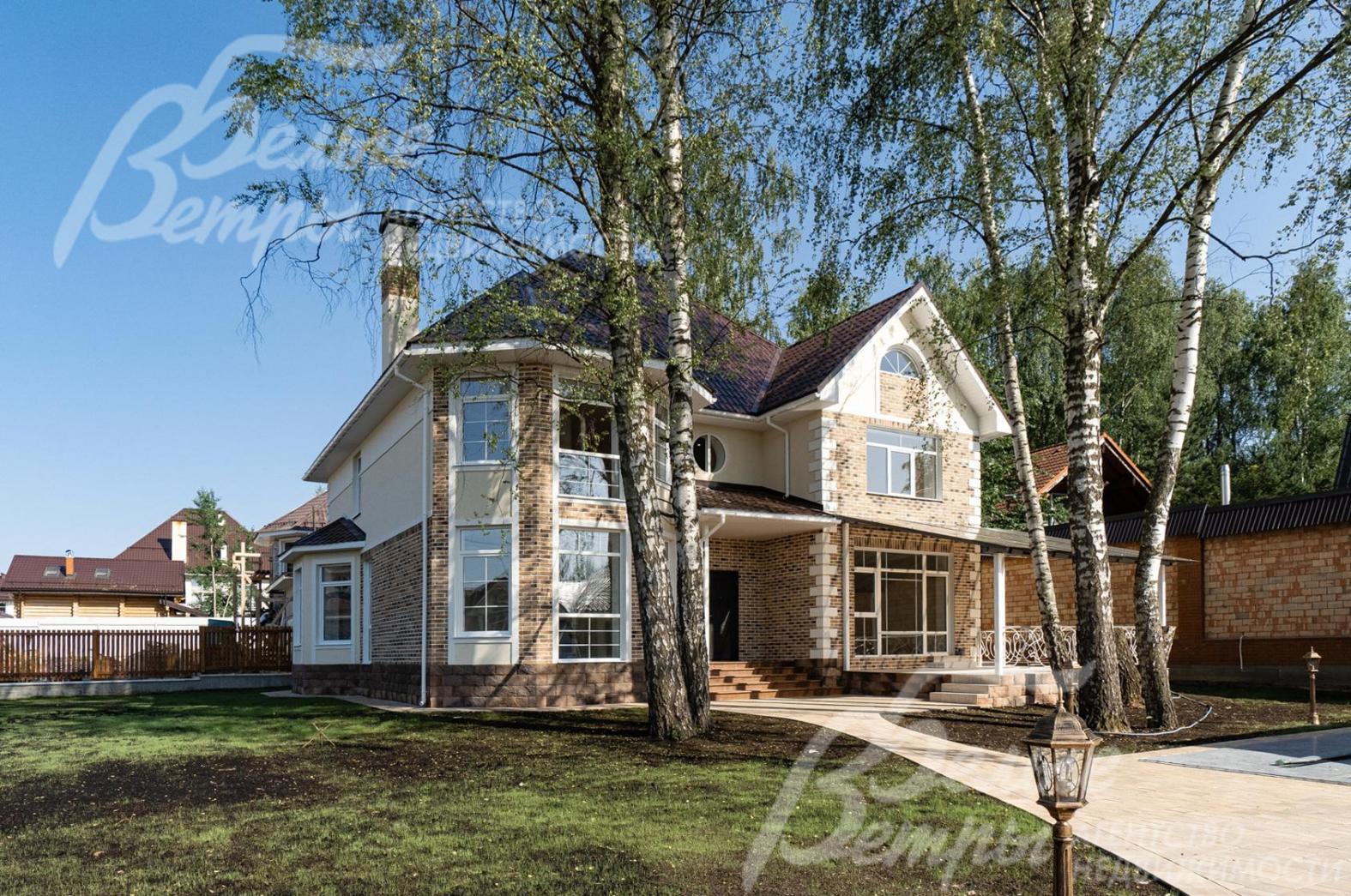 Новый кирпичный дом 382 кв.м в камерном поселке Кленовые аллеи