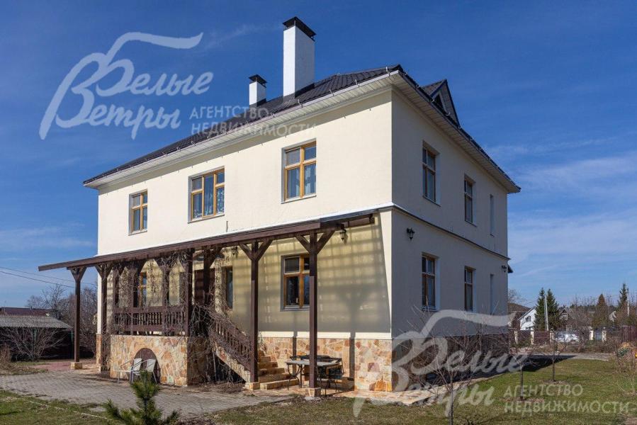 Трехуровневый коттедж 395 кв.м с мебелью на участке 29 соток в Новоглаголево.