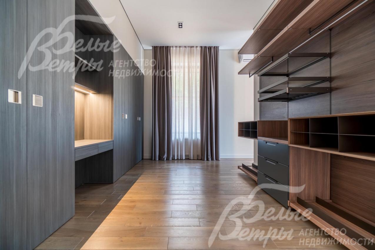 Гардеробная мастер-спальни