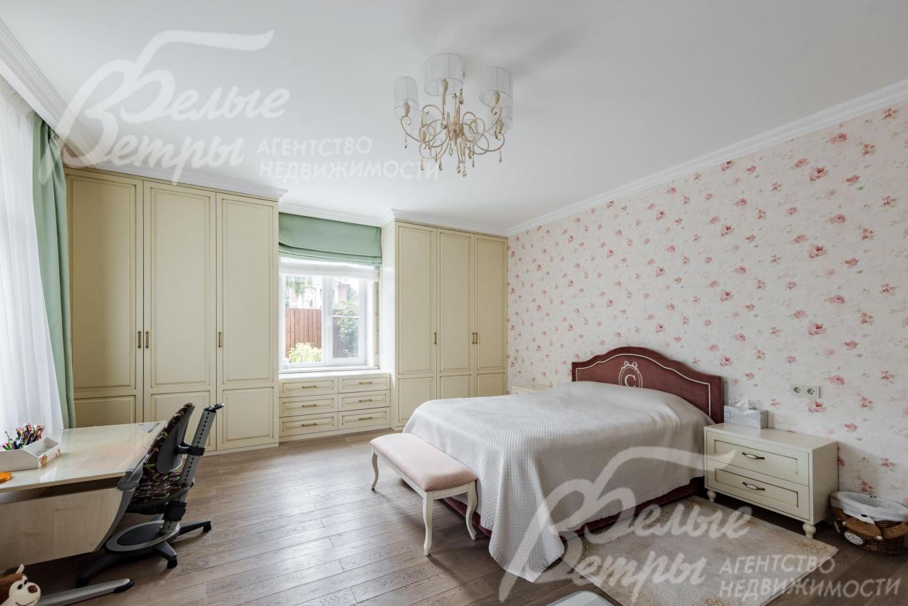 Спальня на 1ом этаже.