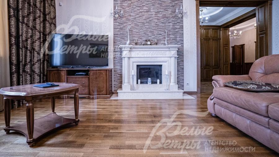 Гостиная с камином 53 кв.м