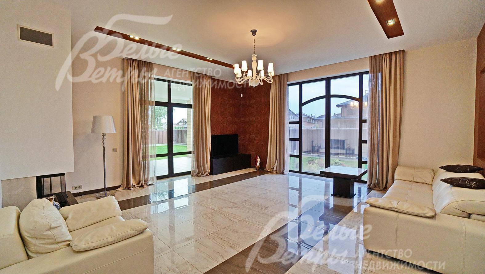 Гостиная с камином 41 кв.м 