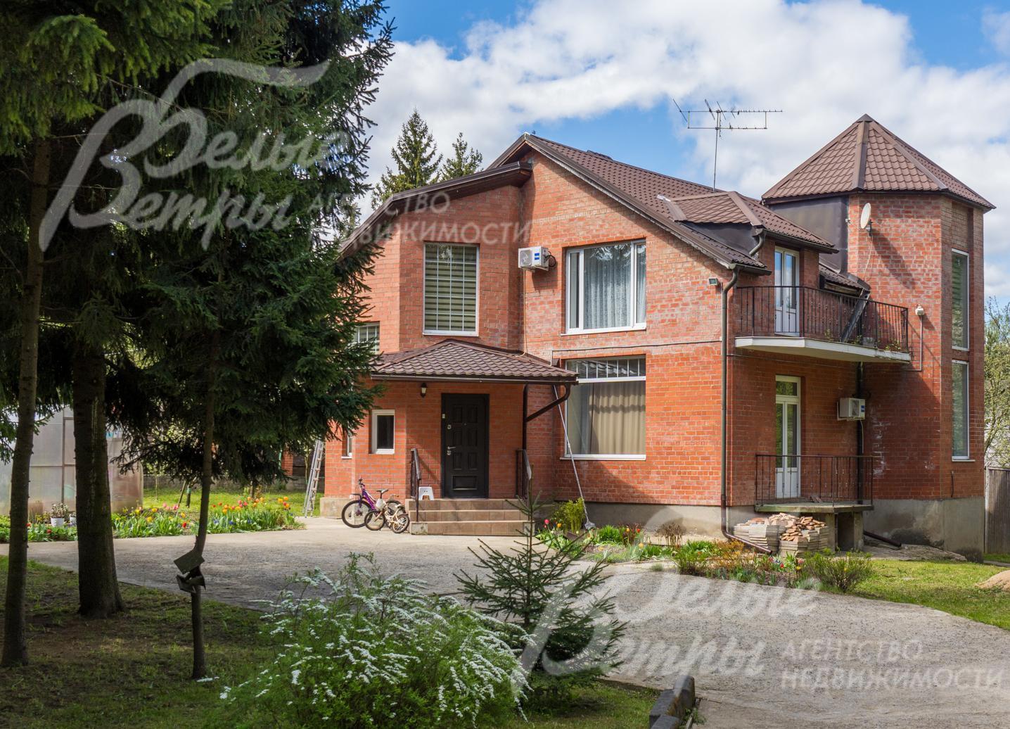 Кирпичный дом в классическом стиле с полной меблировкой и отделкой