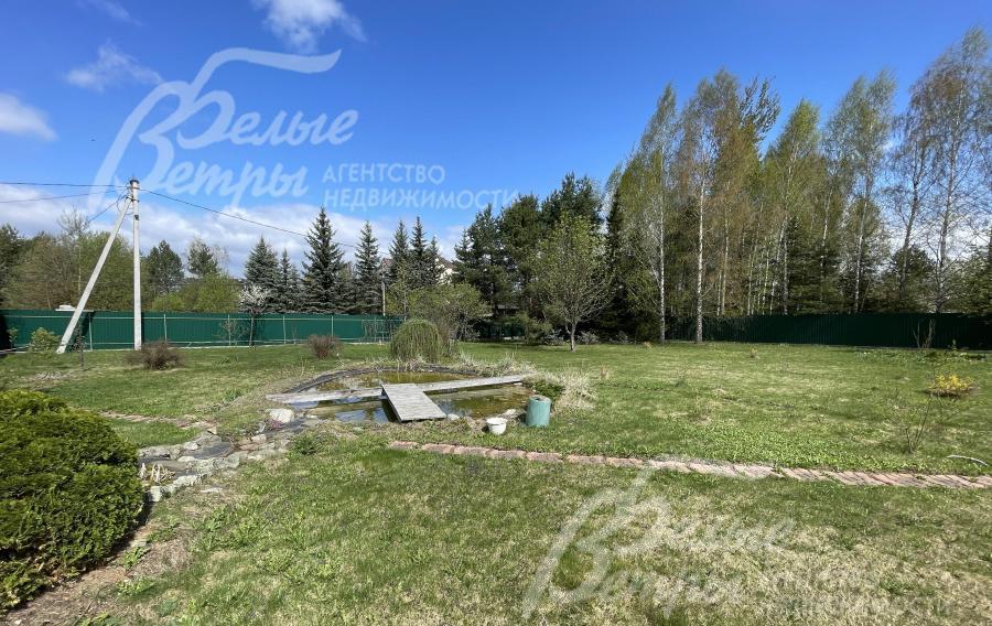 Участок 11 соток в тихом обжитом месте со взрослыми деревьями и прудом