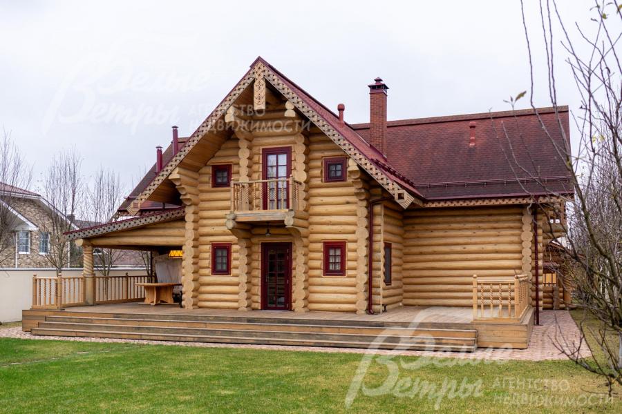 Деревянный меблированный дом, построенный в старорусском стиле по авторскому проекту в духе дома Васнецова