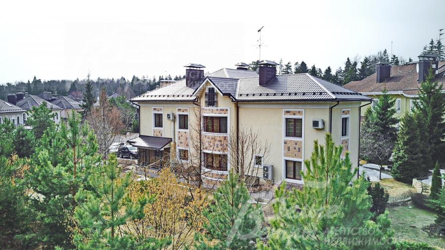 Коттедж 711 кв.м на участке 30 соток в поселке Зеленый Дом Десна