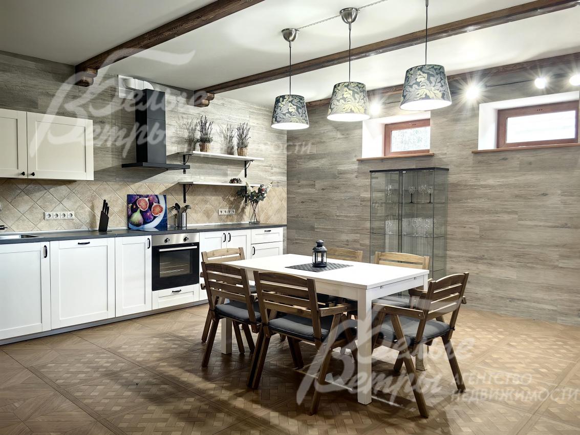 Деревянный дом 142.4 кв.м с мебелью в аренду в поселке Кленово