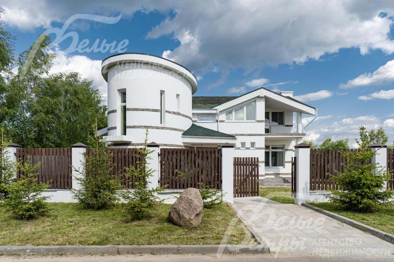 Новый солидный, качественно построенный, дизайнерский дом.