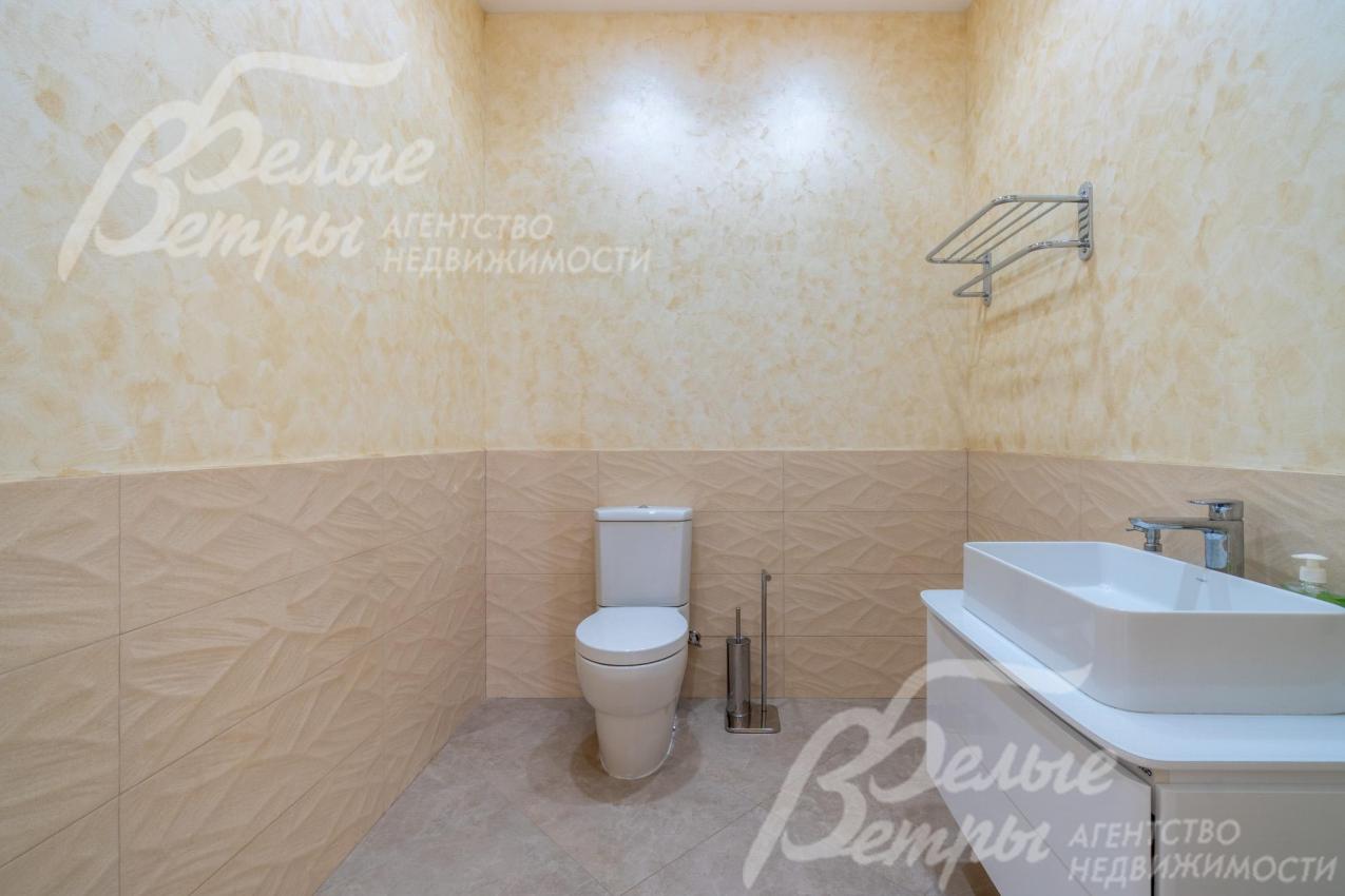 Санузел на 1-м этаже: все санузлы укомплектованы сантехникой