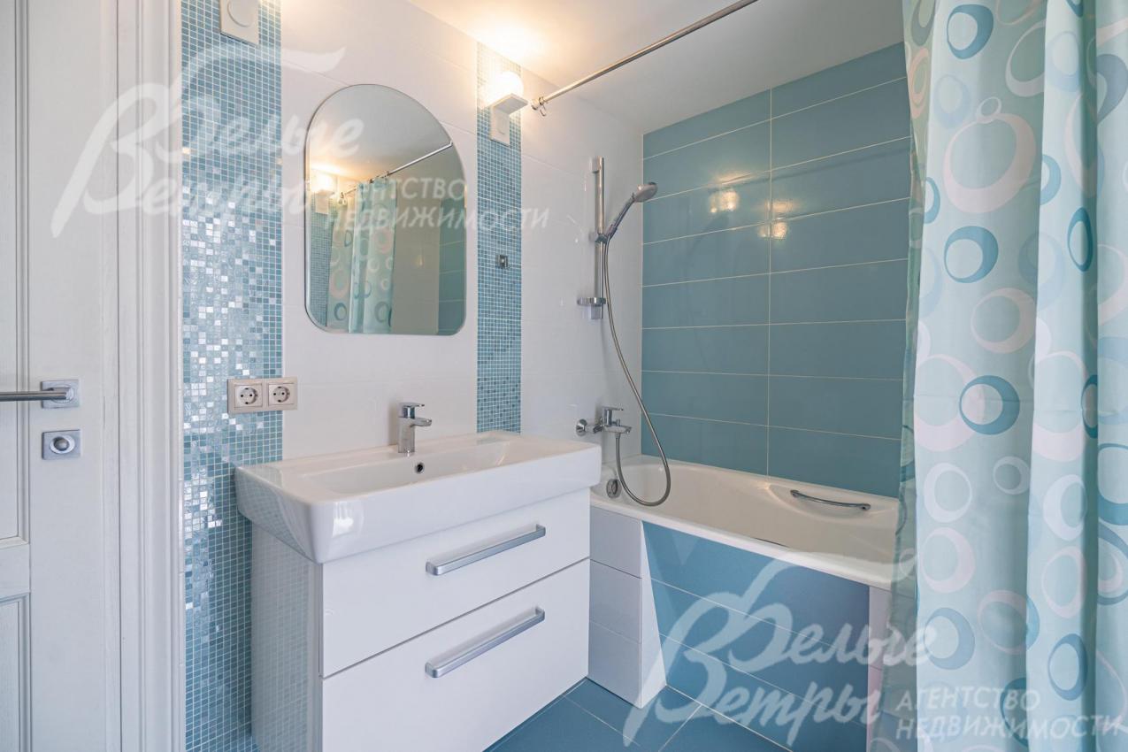 На стенах плитка