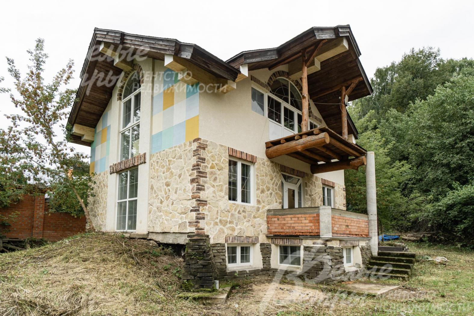 Дом под финишную отделку площадью 217 кв.м в обжитом коттеджном поселке СНТ Поляна