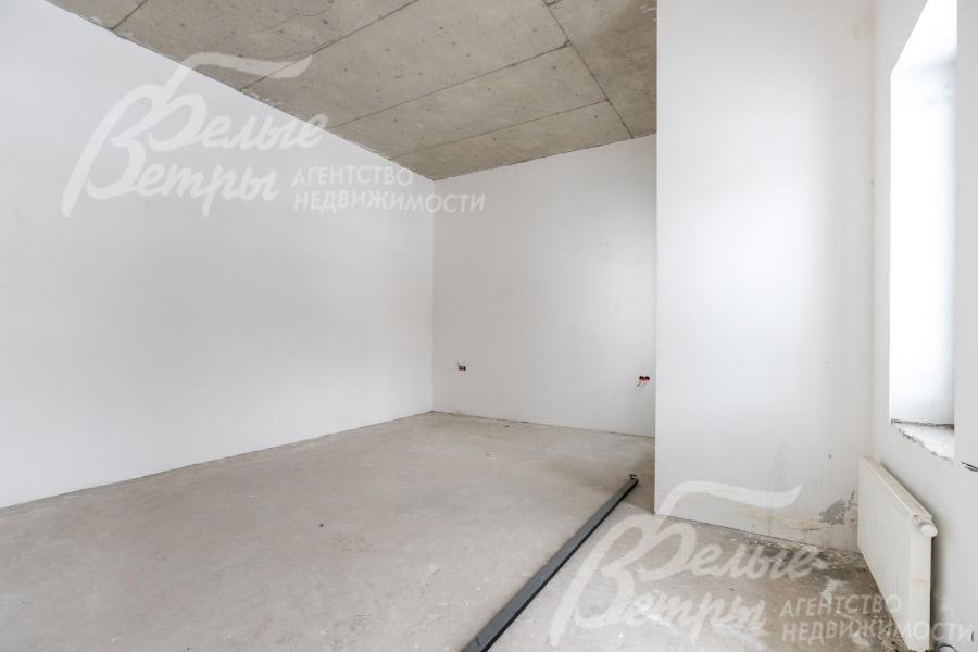 В доме установлены радиаторы, подготовлены точки под розетки, выключатели и освещение