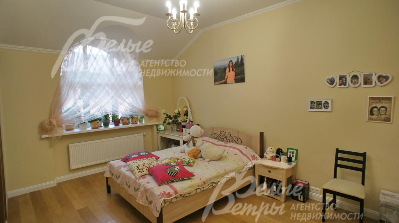 На 3 - м  этаже две спальни 9 кв.м и 12 кв.м