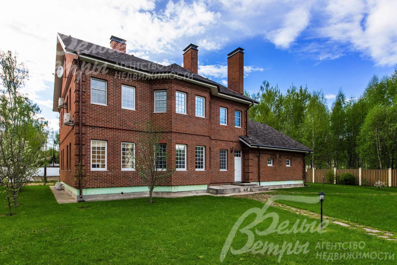 Газон, уличное освещение