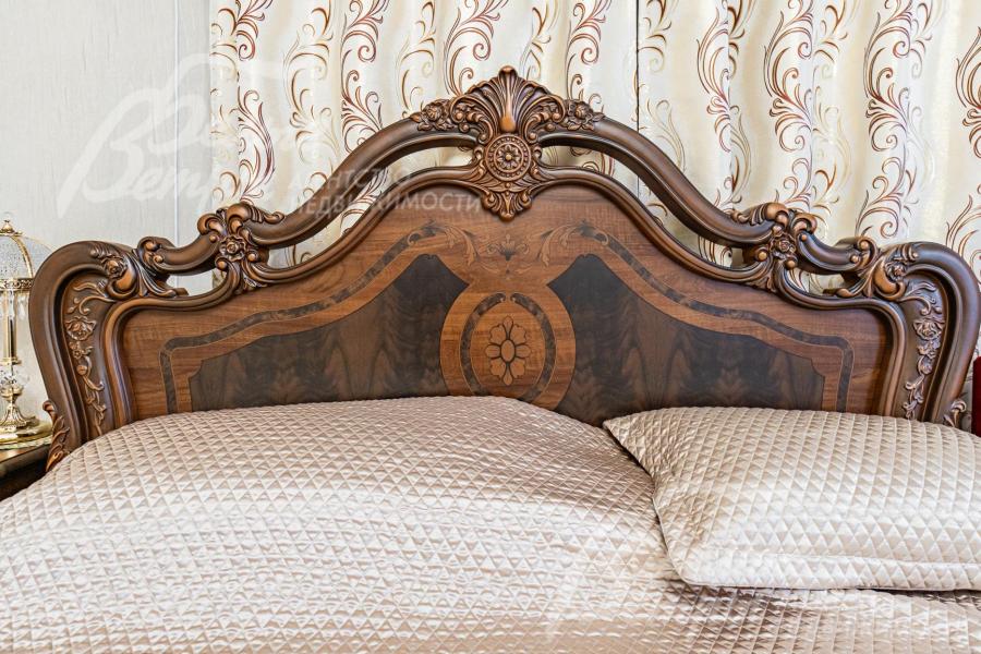 Изголовье кровати