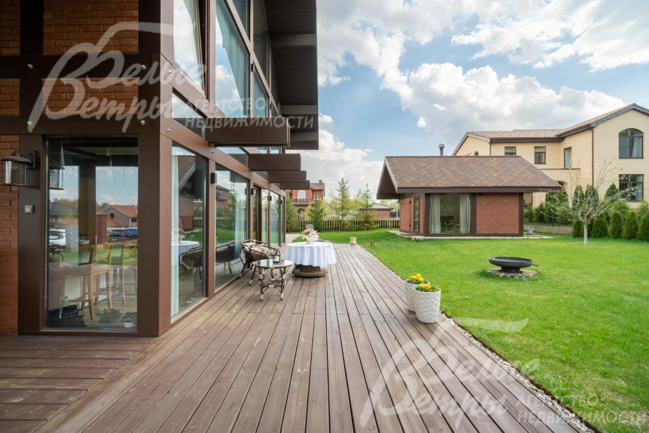 На участке есть уличный очаг (кострище) для приготовления блюд на открытом огне и отдыха у костра