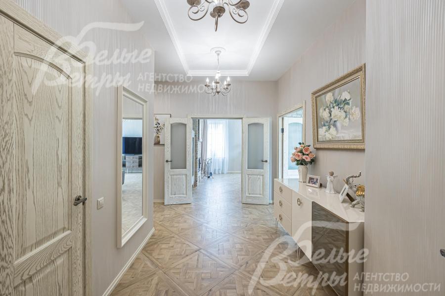 На полу керамогранит с водяным подогревом (весь 1 этаж)