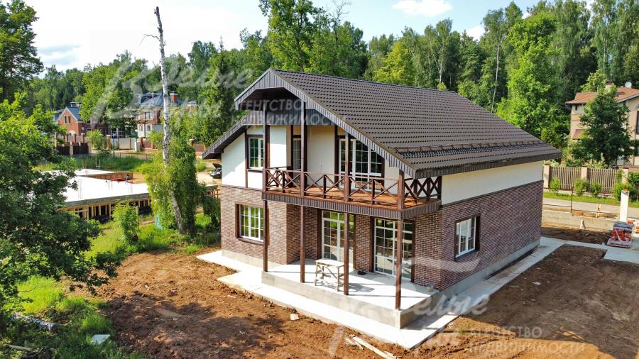 Дом 310 кв.м в поселке Лесное озеро