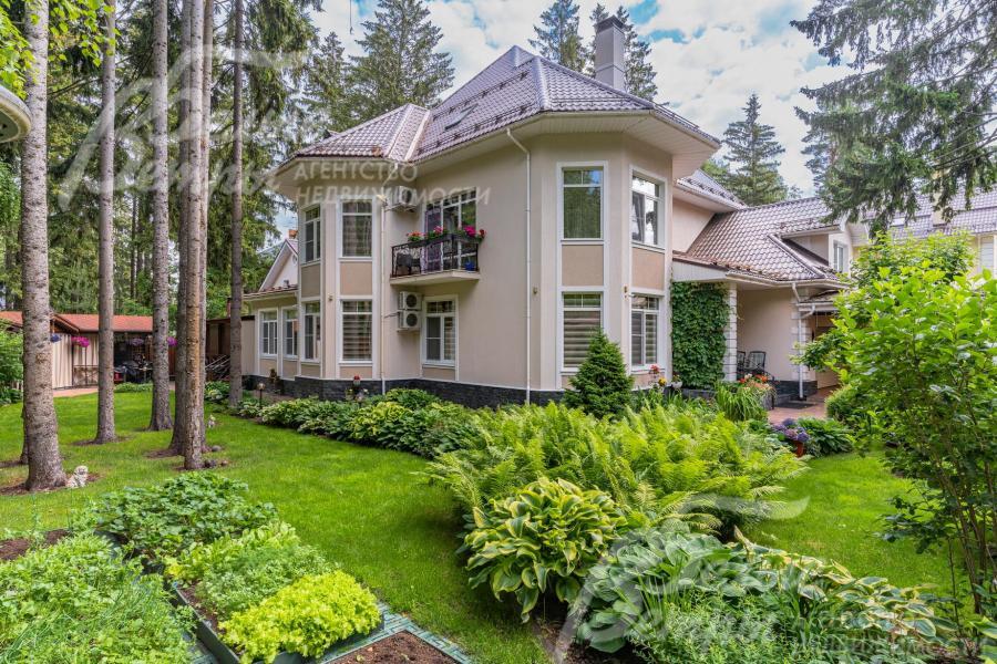 Дом под ключ площадью 615 кв.м в обжитом коттеджном поселке Кленовая аллея